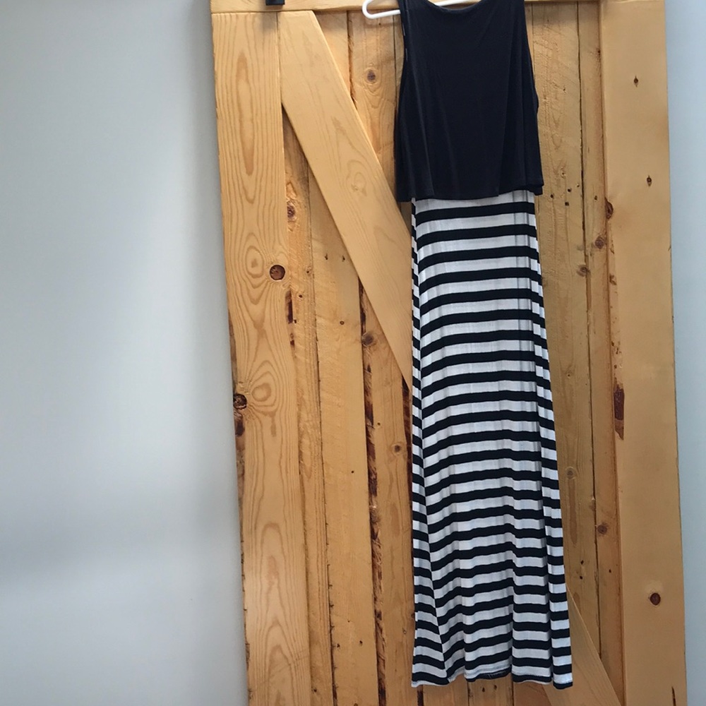 Monteau Maxi Dress - Picture 4 of 4